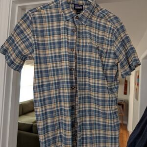 Patagonia Men's Beige & Blue Plaid Short Sleeve Casual Button Down AC Shirt